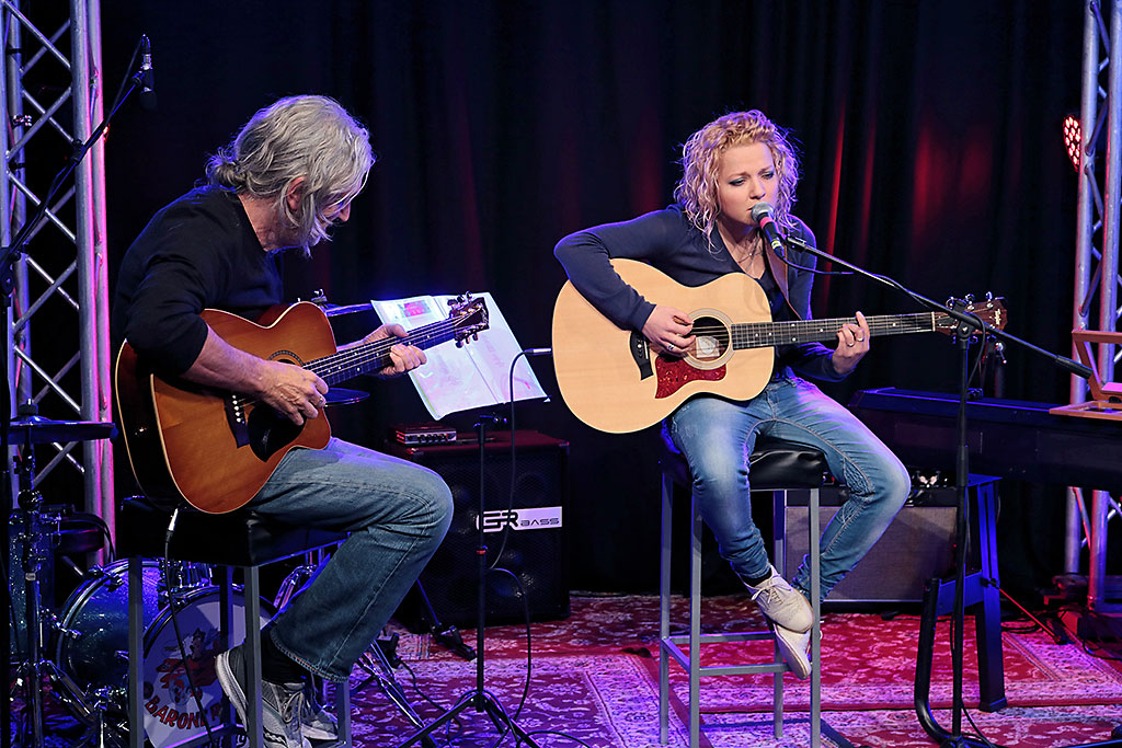 phil-palmer-ilaria-argiolas-barone-rosso-roxy-bar-tv-red-ronnie-2019